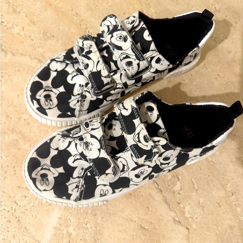 Black and white Mickey all over sneakers. Disney x H&M size 12 kids